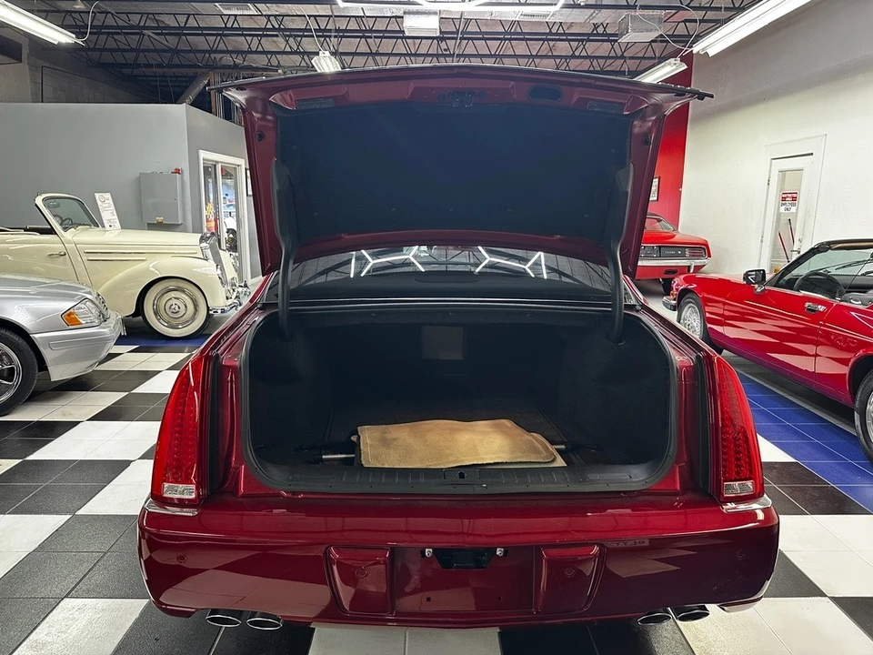 2011 Cadillac DTS - Image 26 of 31
