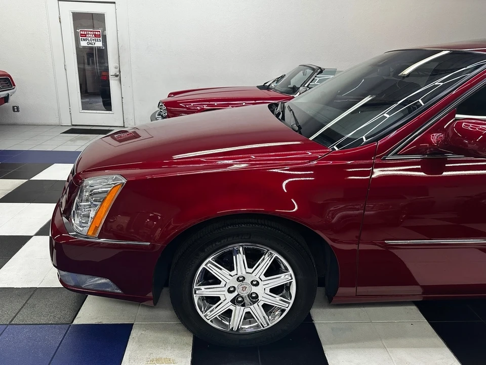 2011 Cadillac DTS - Image 10 of 31