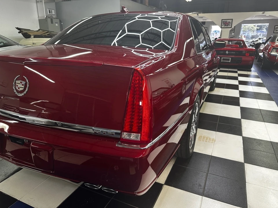 2011 Cadillac DTS - Image 29 of 31