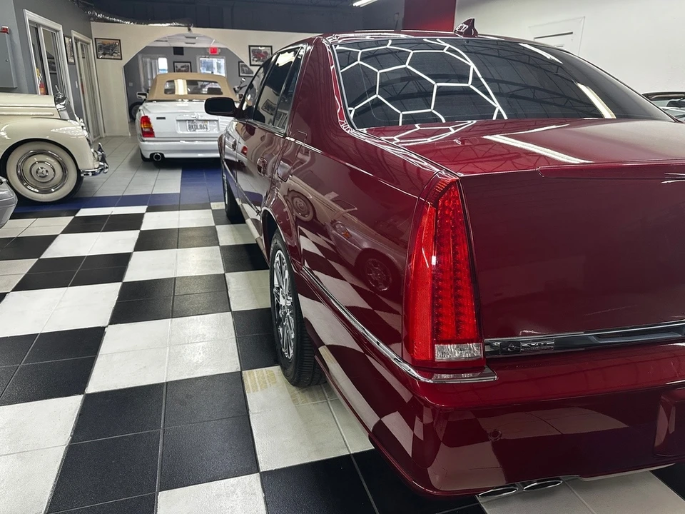 2011 Cadillac DTS - Image 22 of 31