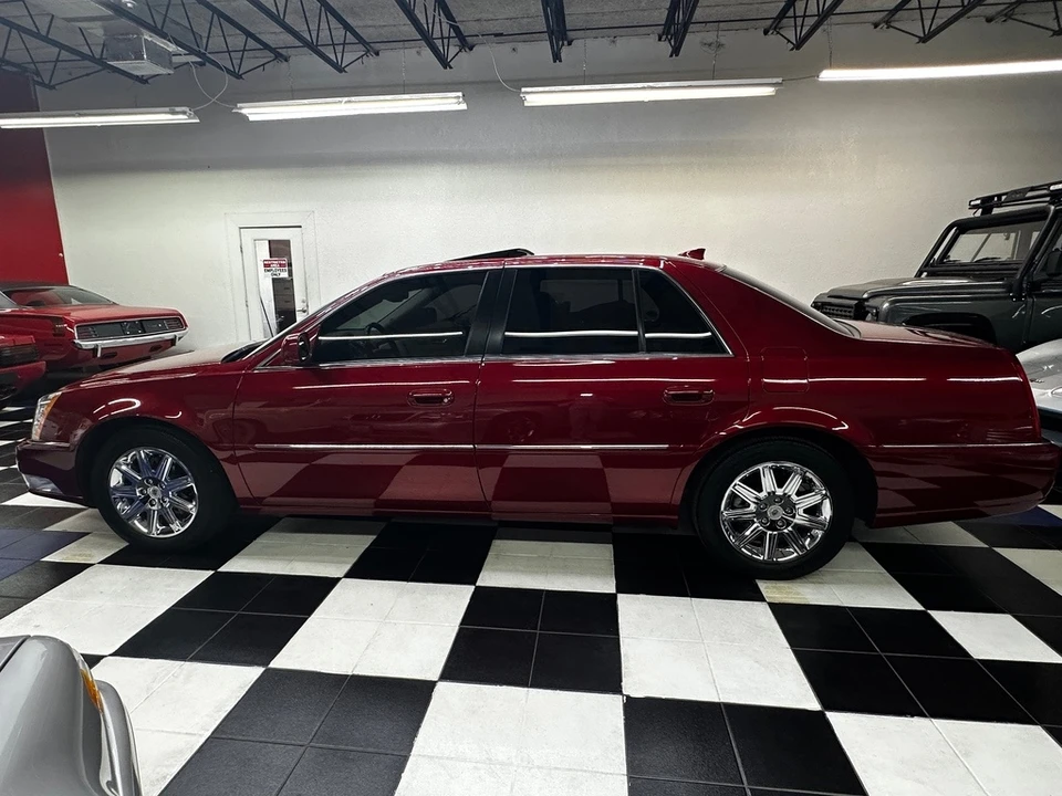 2011 Cadillac DTS - Image 16 of 31