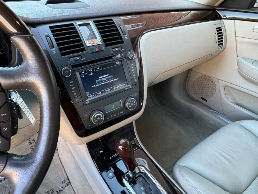 2011 Cadillac DTS - Image 8 of 12