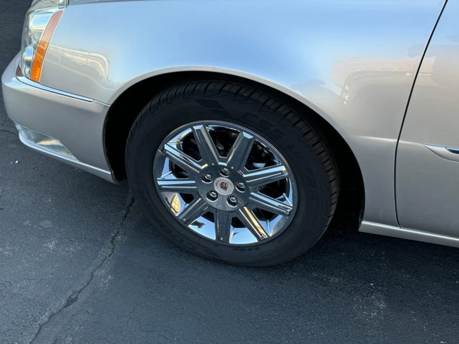 2011 Cadillac DTS - Image 5 of 12