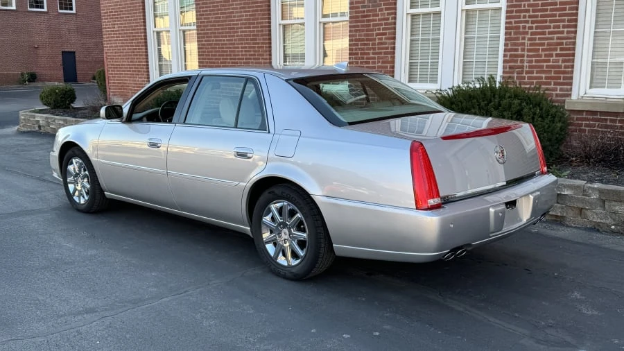 2011 Cadillac DTS - Image 3 of 12