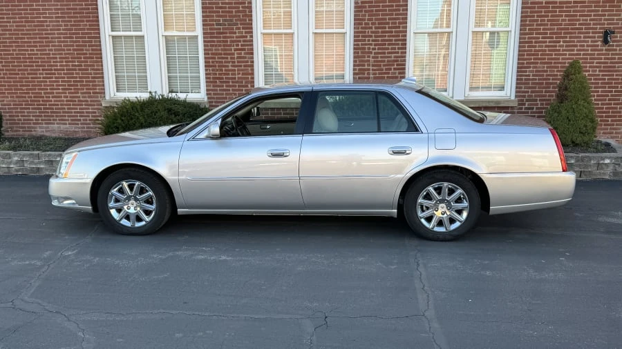 2011 Cadillac DTS - Image 2 of 12