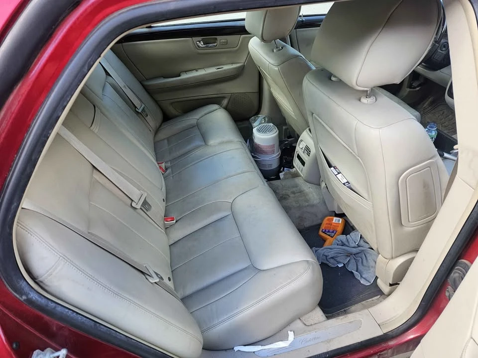 2011 Cadillac DTS - Image 9 of 10