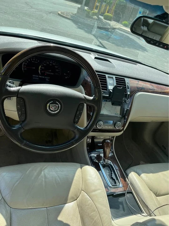 2011 Cadillac DTS - Image 5 of 8