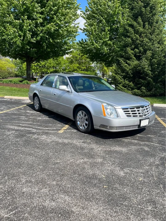 2011 Cadillac DTS - Image 2 of 8