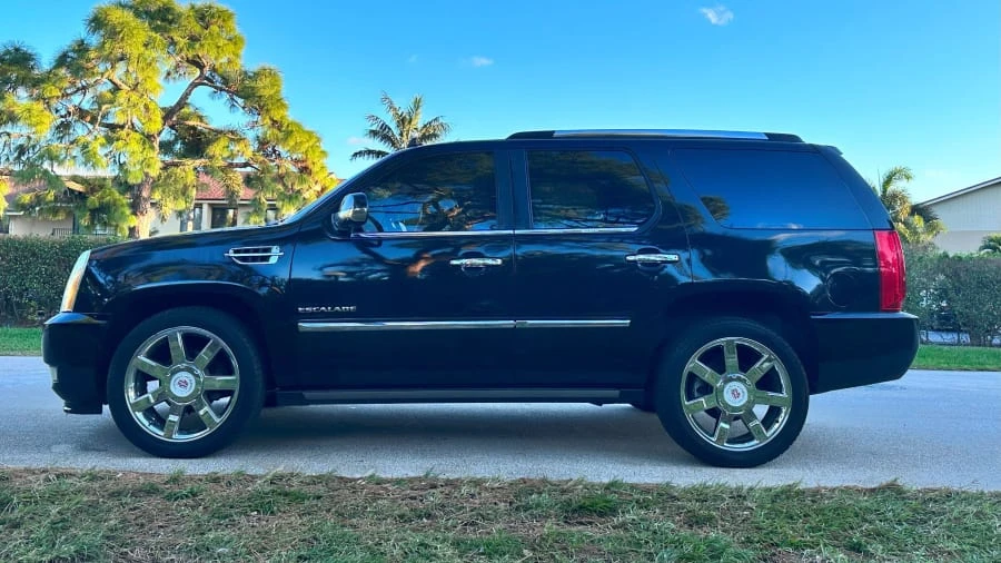 2011 Cadillac Escalade & EXT 3rd Gen - Image 2 of 8