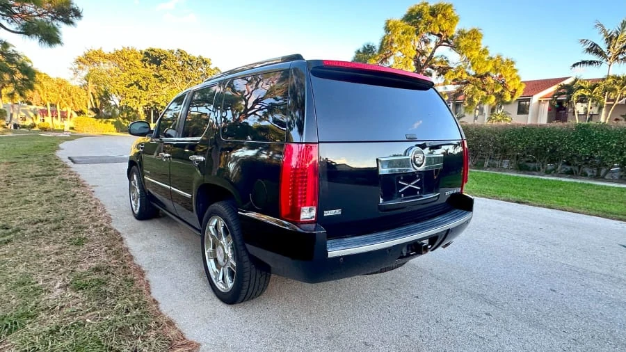 2011 Cadillac Escalade & EXT 3rd Gen - Image 3 of 8