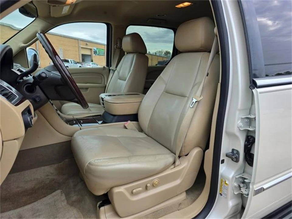 2011 Cadillac Escalade & EXT 3rd Gen - Image 31 of 31