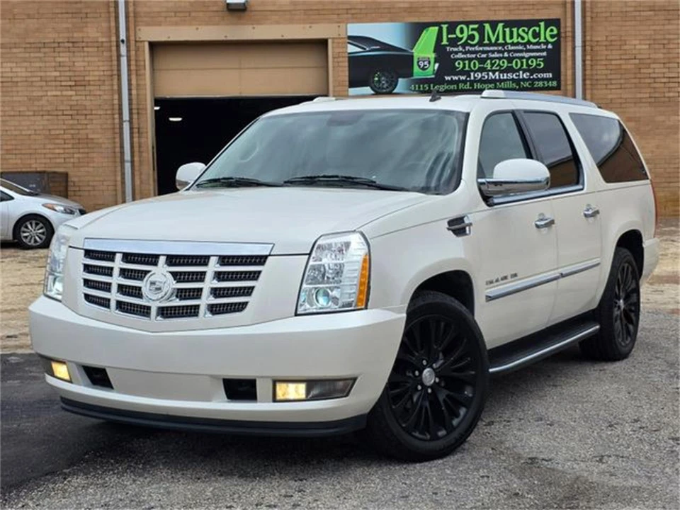 2011 Cadillac Escalade & EXT 3rd Gen - Image 13 of 31