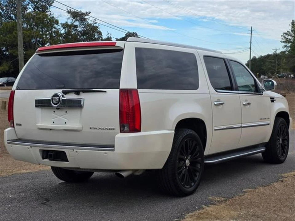 2011 Cadillac Escalade & EXT 3rd Gen - Image 7 of 31
