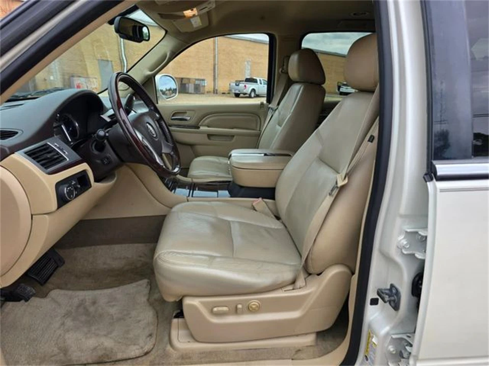 2011 Cadillac Escalade & EXT 3rd Gen - Image 15 of 31