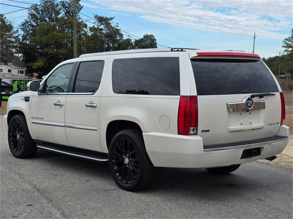 2011 Cadillac Escalade & EXT 3rd Gen - Image 11 of 31