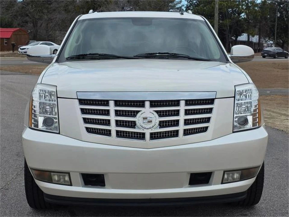 2011 Cadillac Escalade & EXT 3rd Gen - Image 3 of 31