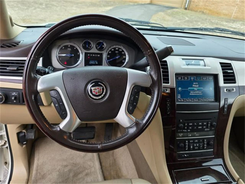 2011 Cadillac Escalade & EXT 3rd Gen - Image 17 of 31