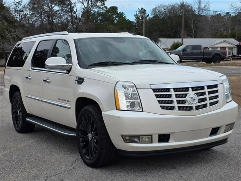 2011 Cadillac Escalade & EXT 3rd Gen - Image 5 of 31