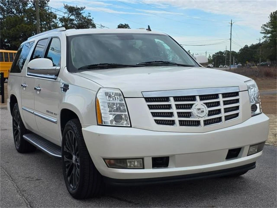 2011 Cadillac Escalade & EXT 3rd Gen - Image 4 of 31