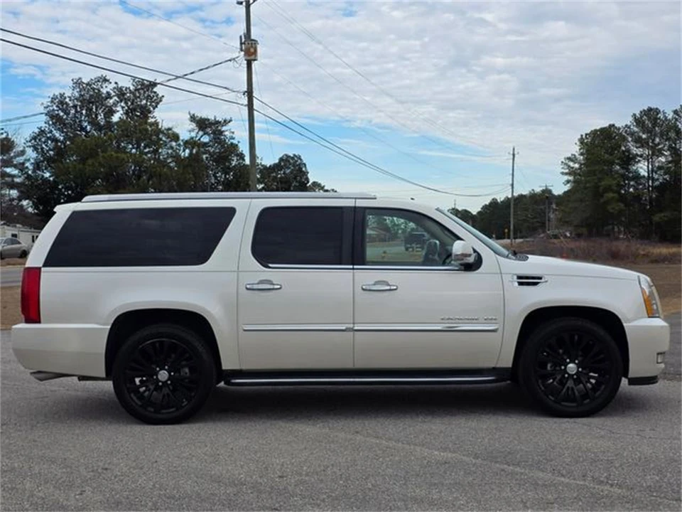 2011 Cadillac Escalade & EXT 3rd Gen - Image 6 of 31