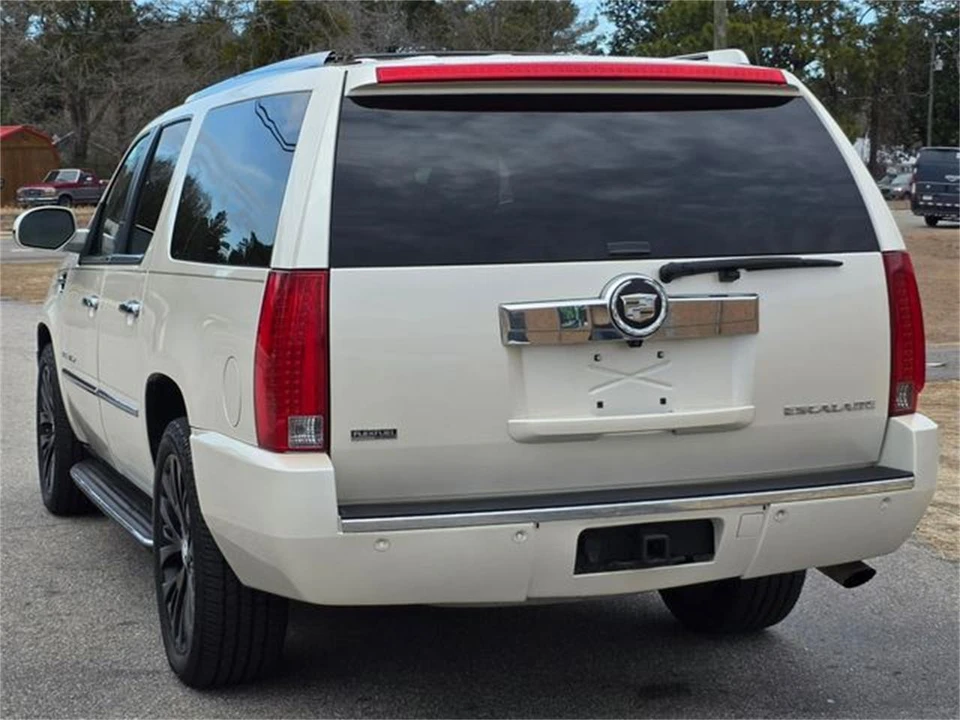 2011 Cadillac Escalade & EXT 3rd Gen - Image 10 of 31
