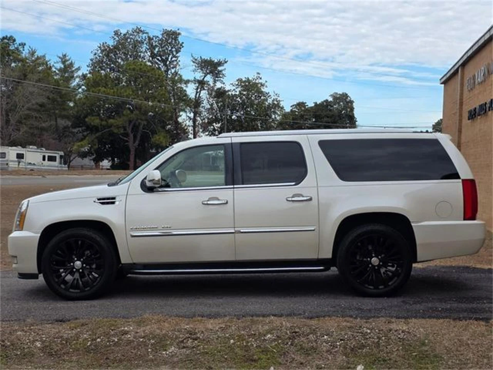 2011 Cadillac Escalade & EXT 3rd Gen - Image 12 of 31