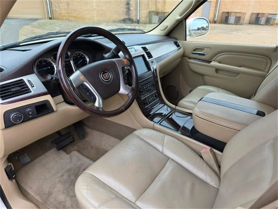2011 Cadillac Escalade & EXT 3rd Gen - Image 16 of 31