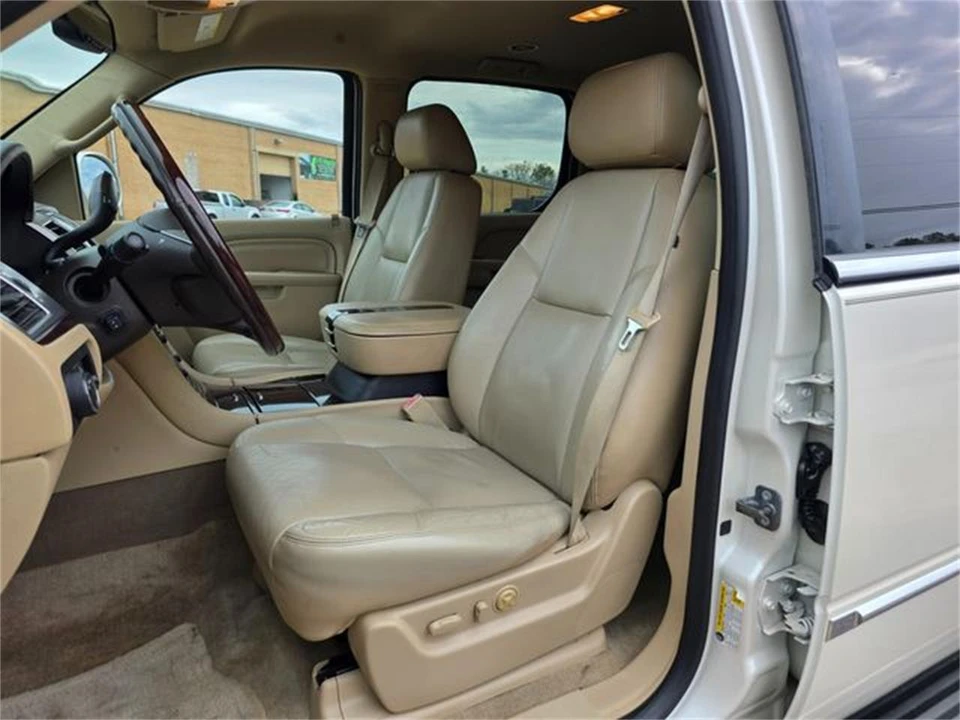 2011 Cadillac Escalade & EXT 3rd Gen - Image 14 of 31