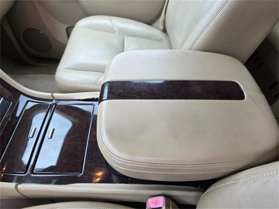 2011 Cadillac Escalade & EXT 3rd Gen - Image 28 of 31