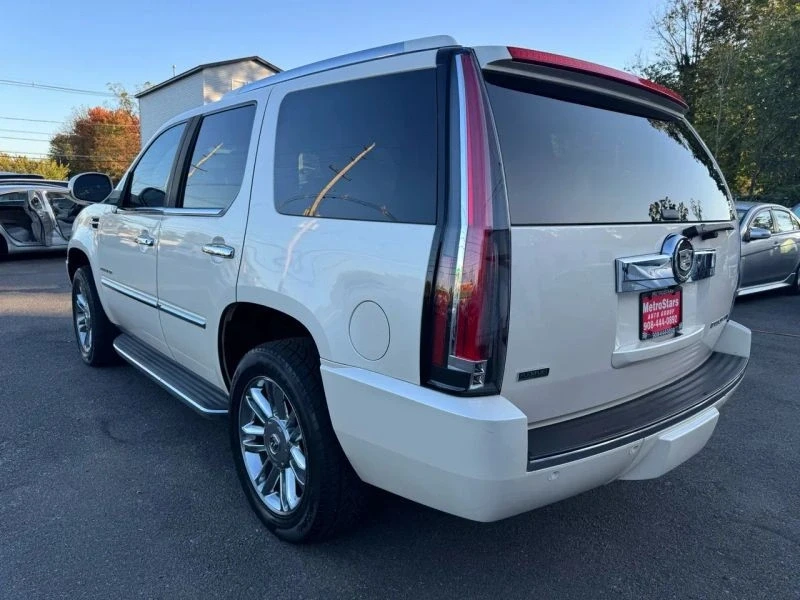 2011 Cadillac Escalade & EXT 3rd Gen - Image 5 of 12