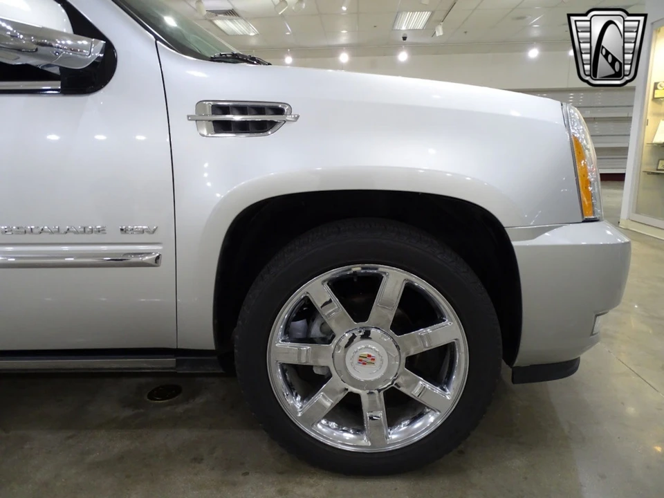 2011 Cadillac Escalade & EXT 3rd Gen - Image 15 of 21
