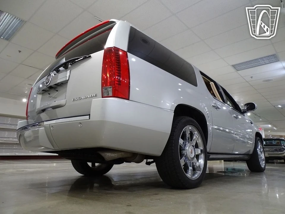 2011 Cadillac Escalade & EXT 3rd Gen - Image 20 of 21