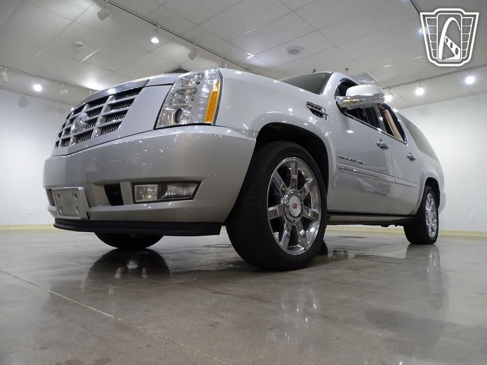 2011 Cadillac Escalade & EXT 3rd Gen - Image 8 of 21