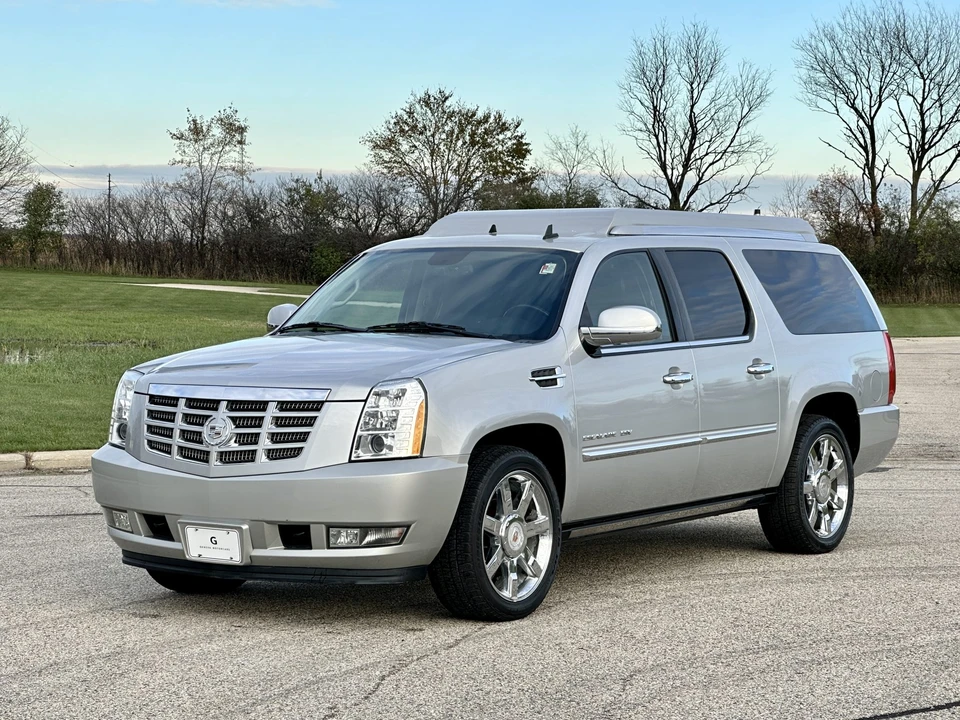 2011 Cadillac Escalade & EXT 3rd Gen - Image 4 of 31