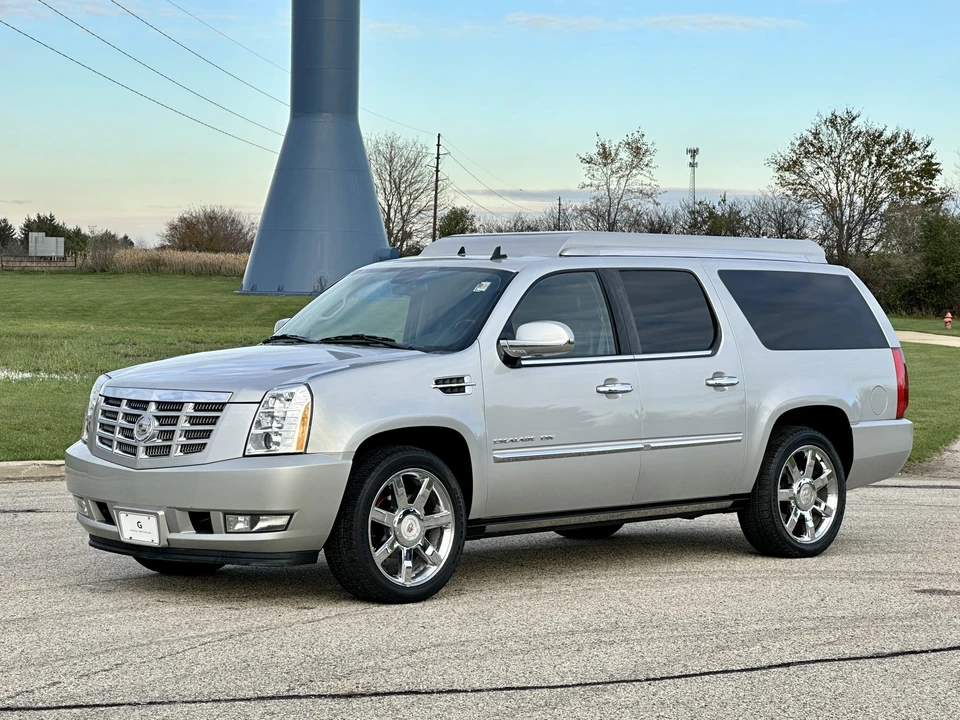 2011 Cadillac Escalade & EXT 3rd Gen - Image 5 of 31