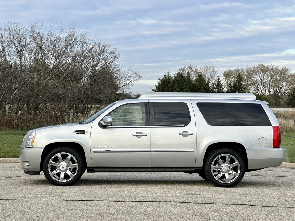 2011 Cadillac Escalade & EXT 3rd Gen - Image 6 of 31