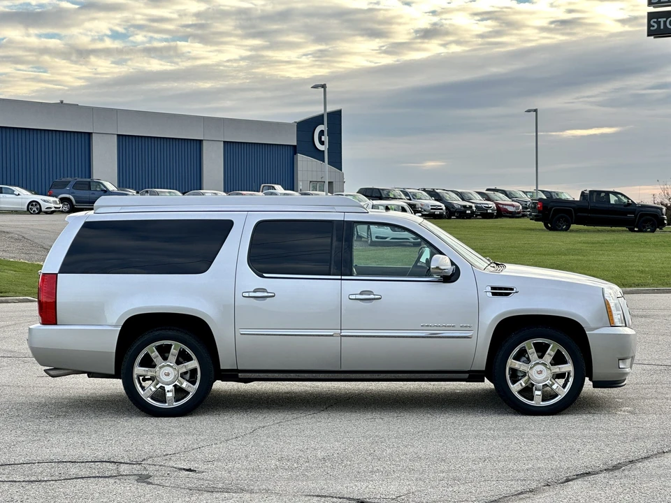 2011 Cadillac Escalade & EXT 3rd Gen - Image 12 of 31