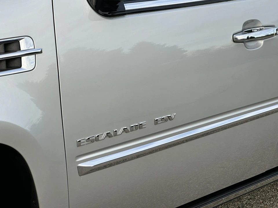 2011 Cadillac Escalade & EXT 3rd Gen - Image 22 of 31