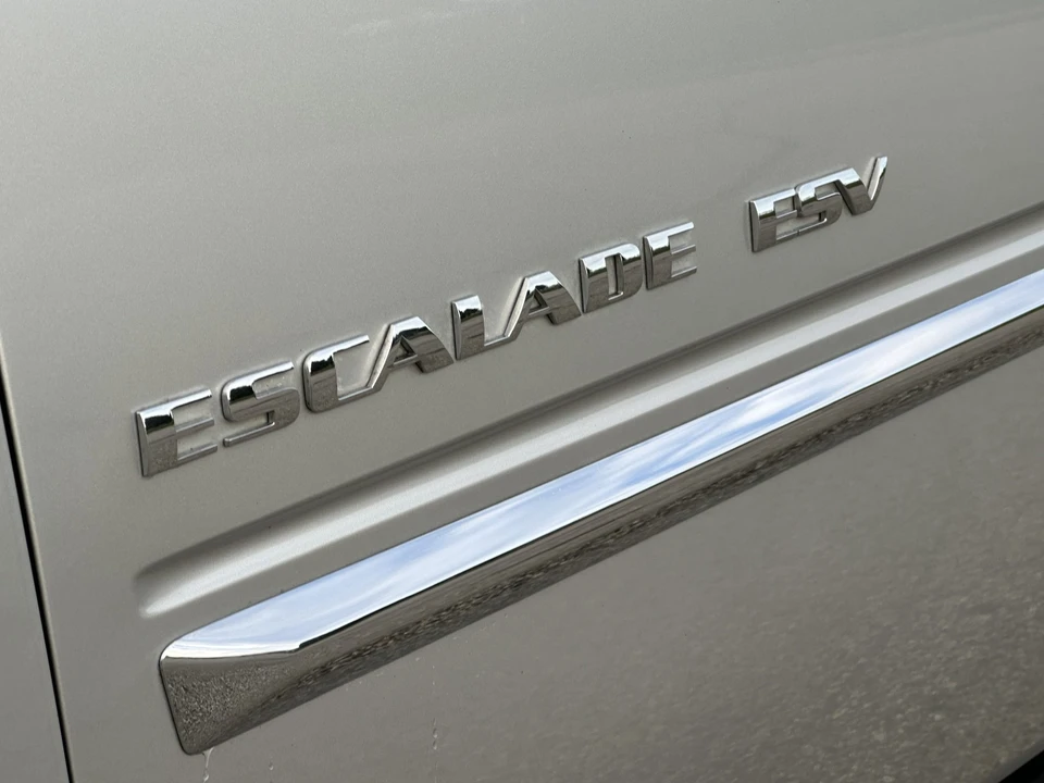2011 Cadillac Escalade & EXT 3rd Gen - Image 23 of 31
