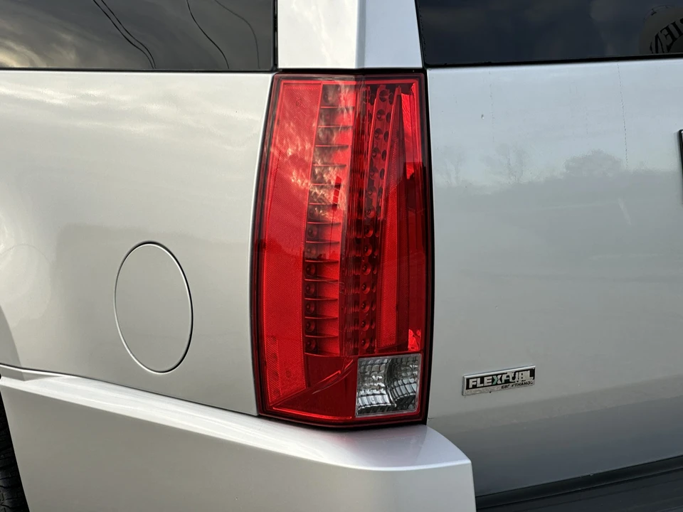 2011 Cadillac Escalade & EXT 3rd Gen - Image 30 of 31