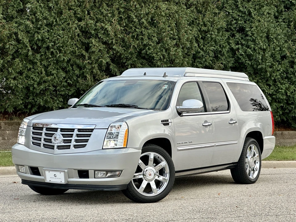 2011 Cadillac Escalade & EXT 3rd Gen - Image 2 of 31