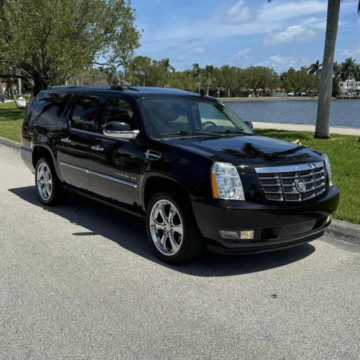 2011 Cadillac Escalade & EXT 3rd Gen - Image 2 of 12