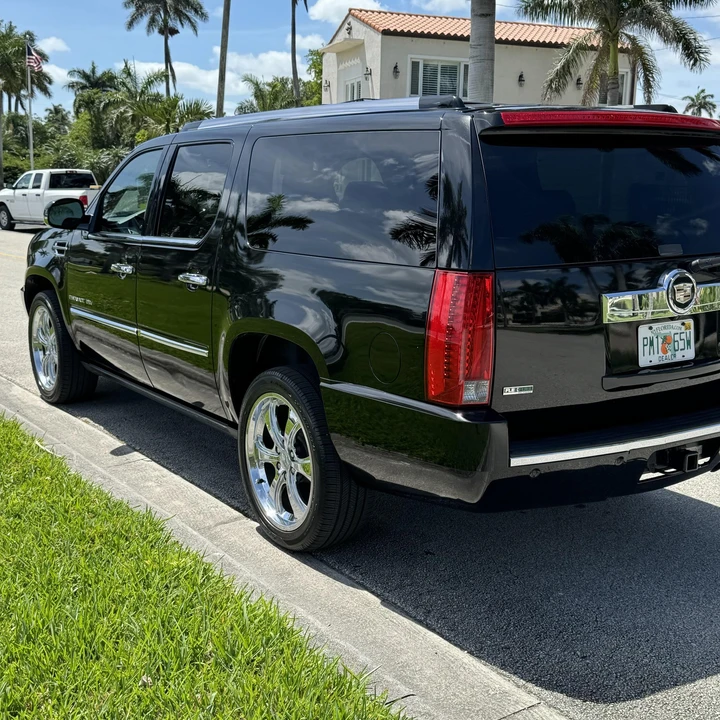 2011 Cadillac Escalade & EXT 3rd Gen - Image 9 of 12