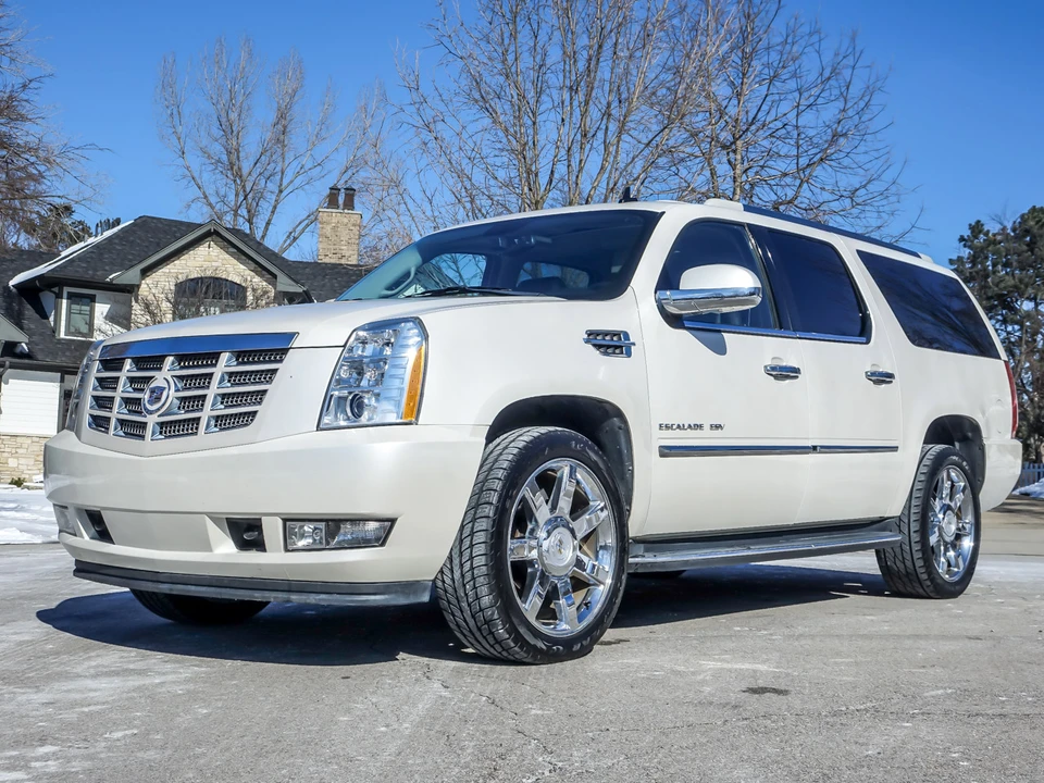 2011 Cadillac Escalade & EXT 3rd Gen - Image 2 of 31