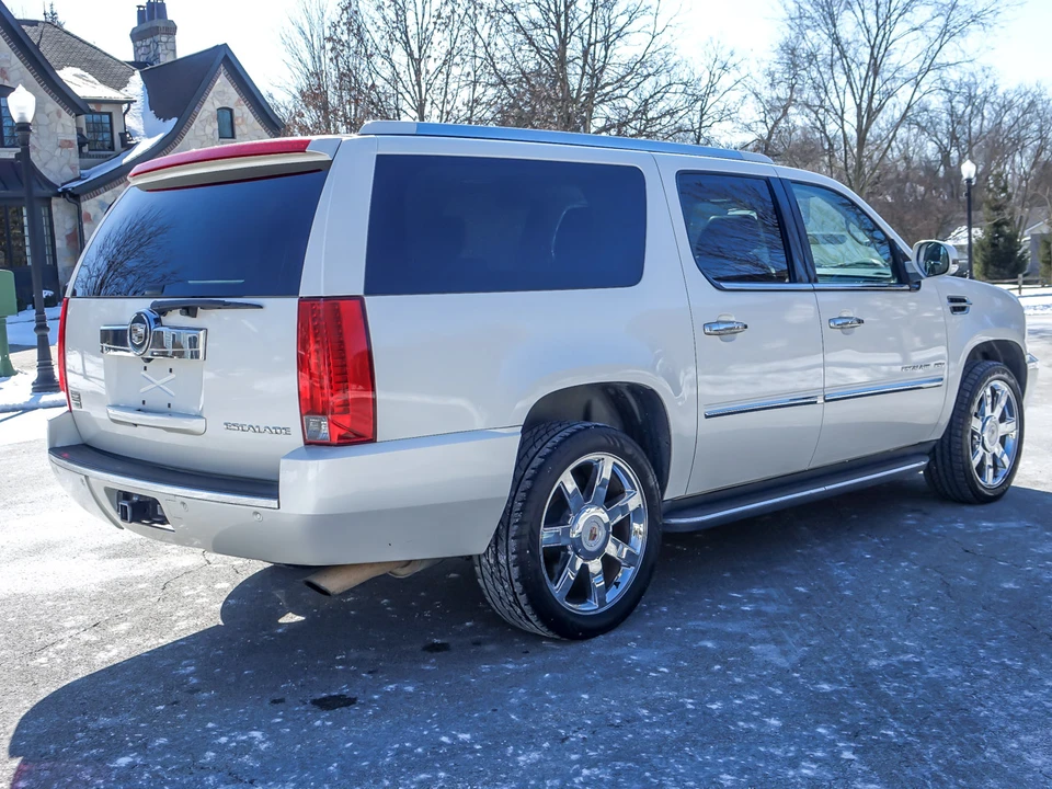 2011 Cadillac Escalade & EXT 3rd Gen - Image 6 of 31