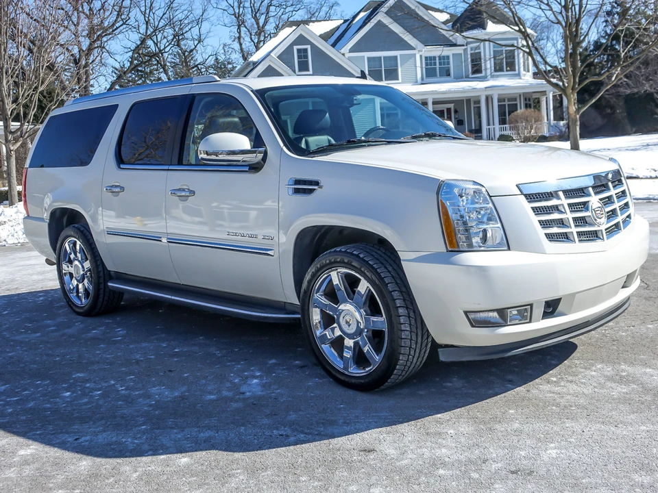 2011 Cadillac Escalade & EXT 3rd Gen - Image 4 of 31