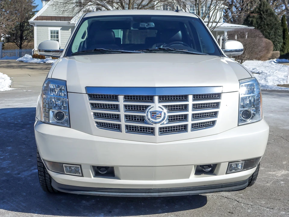 2011 Cadillac Escalade & EXT 3rd Gen - Image 3 of 31