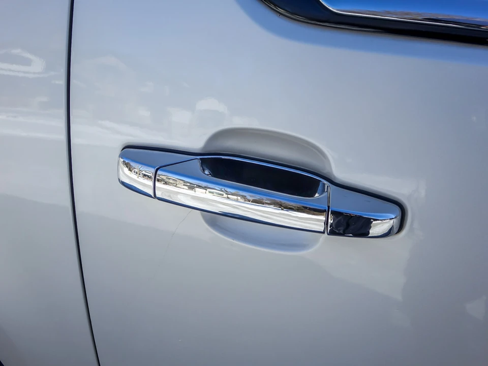 2011 Cadillac Escalade & EXT 3rd Gen - Image 21 of 31