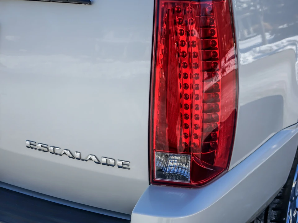 2011 Cadillac Escalade & EXT 3rd Gen - Image 17 of 31