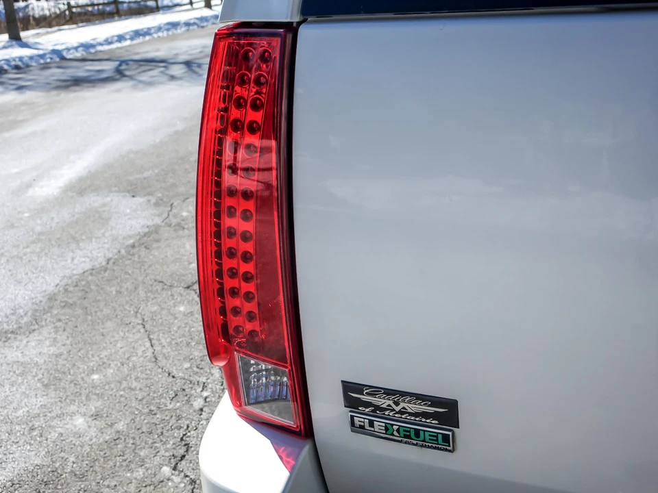 2011 Cadillac Escalade & EXT 3rd Gen - Image 16 of 31